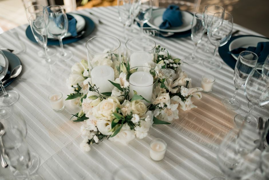 Elegant wedding reception table decor